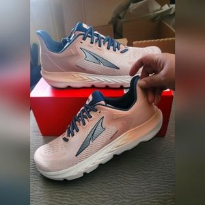 Altra w provision 6